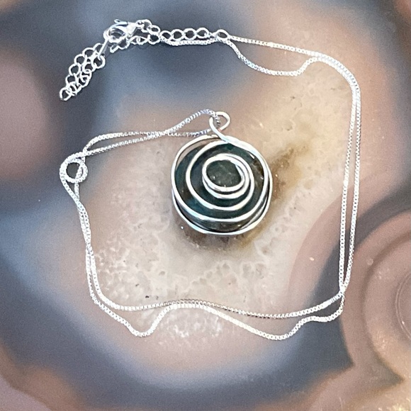 Agate necklace ting yang silver wire wrap blue agate pendant handmade unisex - Picture 5 of 9